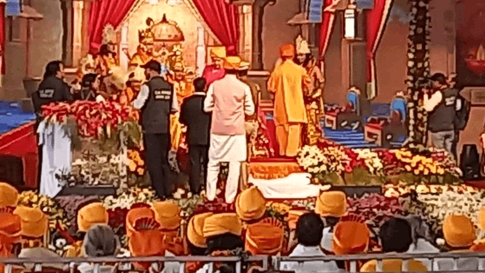 Ayodhya Ram Pran Pratishtha: Ram Lalla Idol Reached Grand Palace From Temporary Temple, CM Yogi News in Hindi