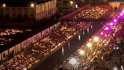 अयोध्या में 22 लाख 23 हजार दीये जलाने का बना वर्ल्‍ड रिकॉर्ड, देखिए मनमोहक तस्‍वीरें