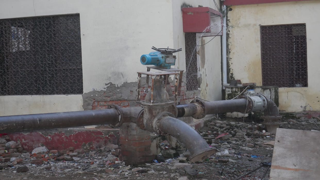 159 fire hydrants got buried due to road construction in Kashi, fire department may face big problems
