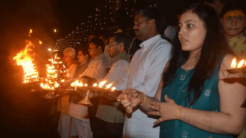 Dharmanagari lit up with 10 thousand lamps in Morna