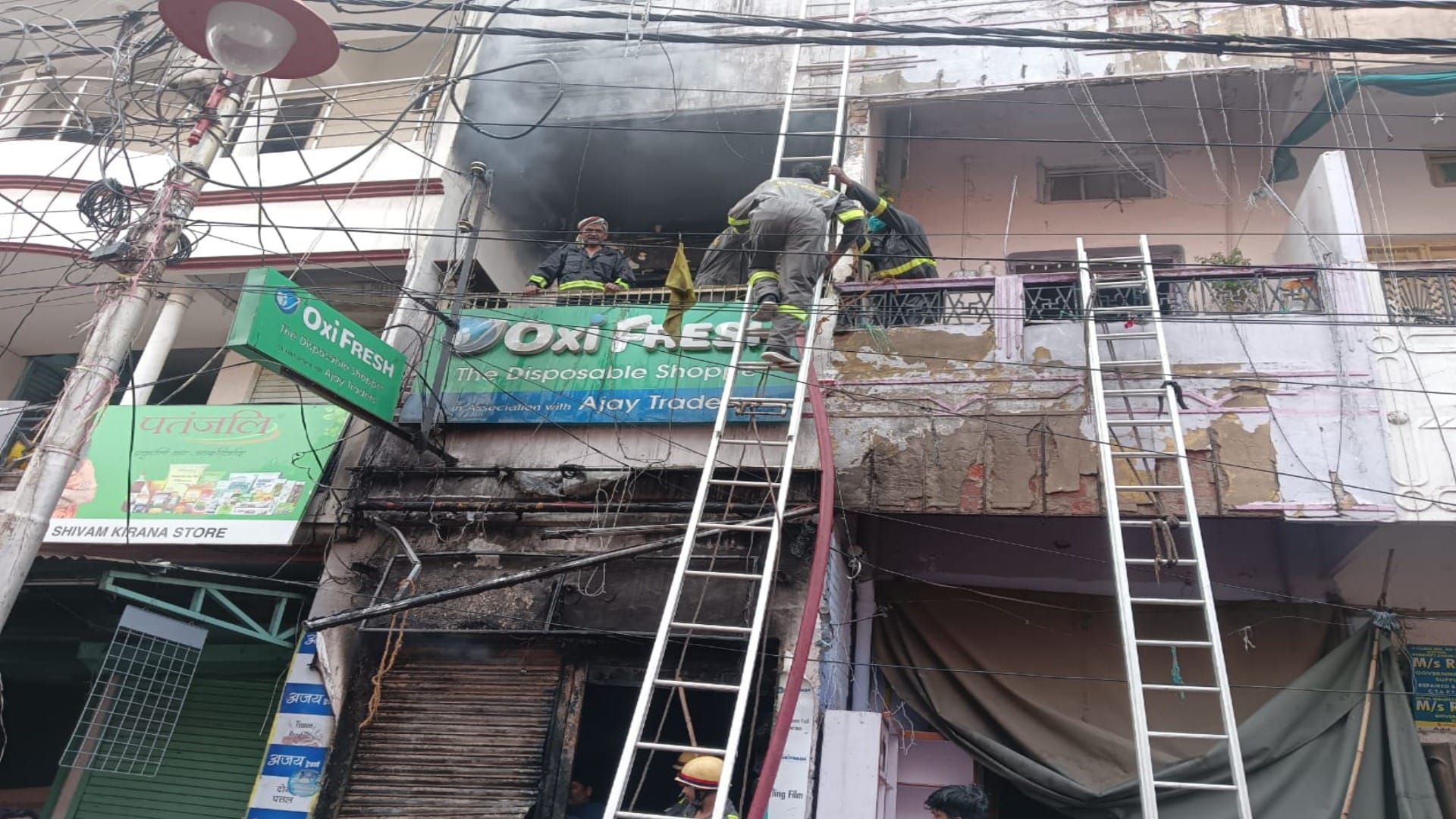 Fire broke out in disposal shop due to short circuit, many fire engines reached the spot.