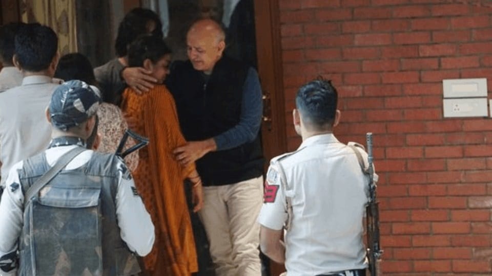 Manish Sisodia came to meet his sick wife
