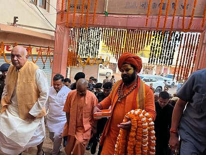 Ayodhya: CM Yogi reached Hanumangarhi, will have darshan of Ramlala