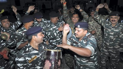 diwali 2023: Army jawans celebrate Diwali in border loc lac in jammu kashmir
