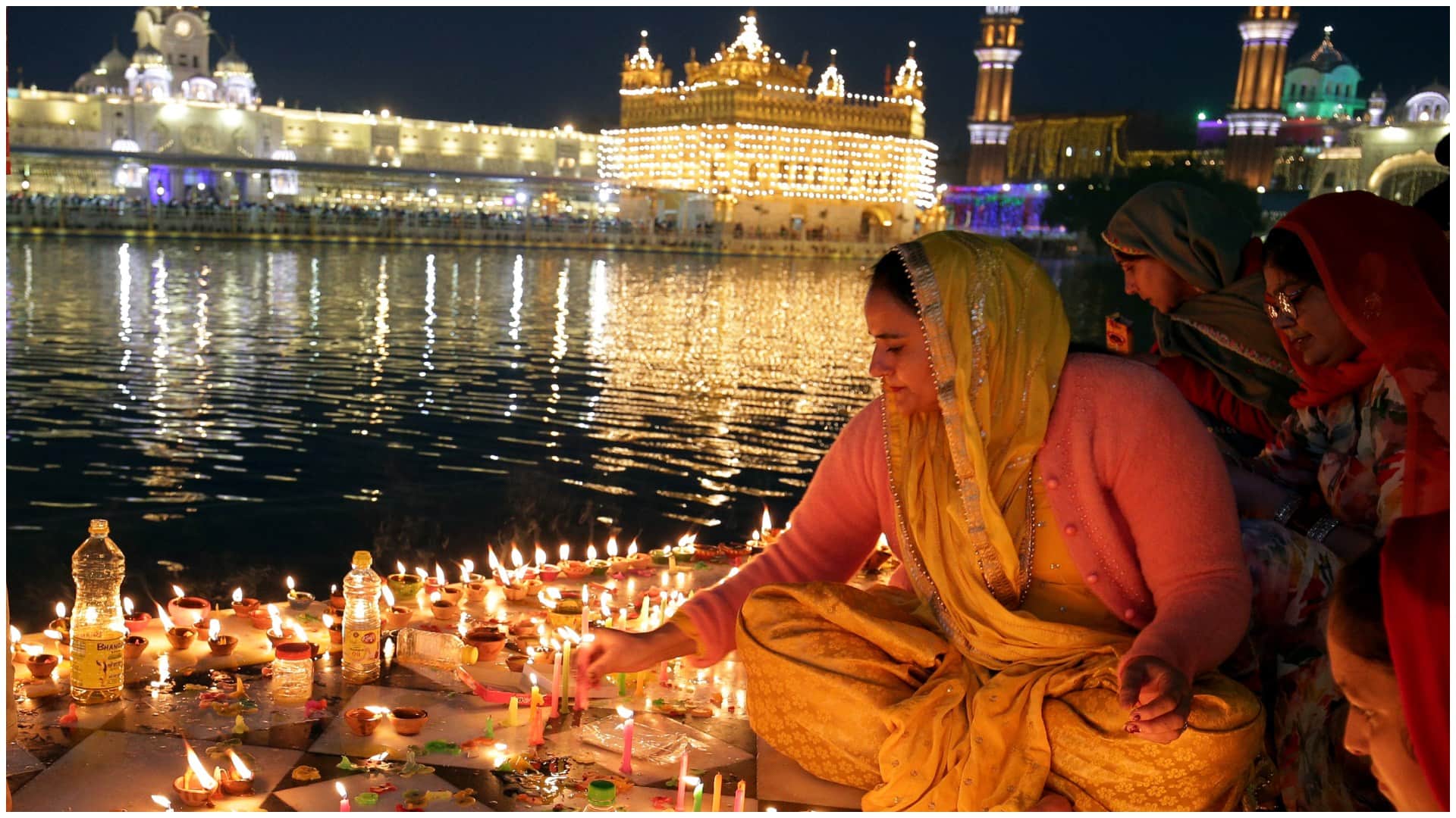 Diwali celebrated in country and world the sky lit up with lights See the excitement of festivals in pictures