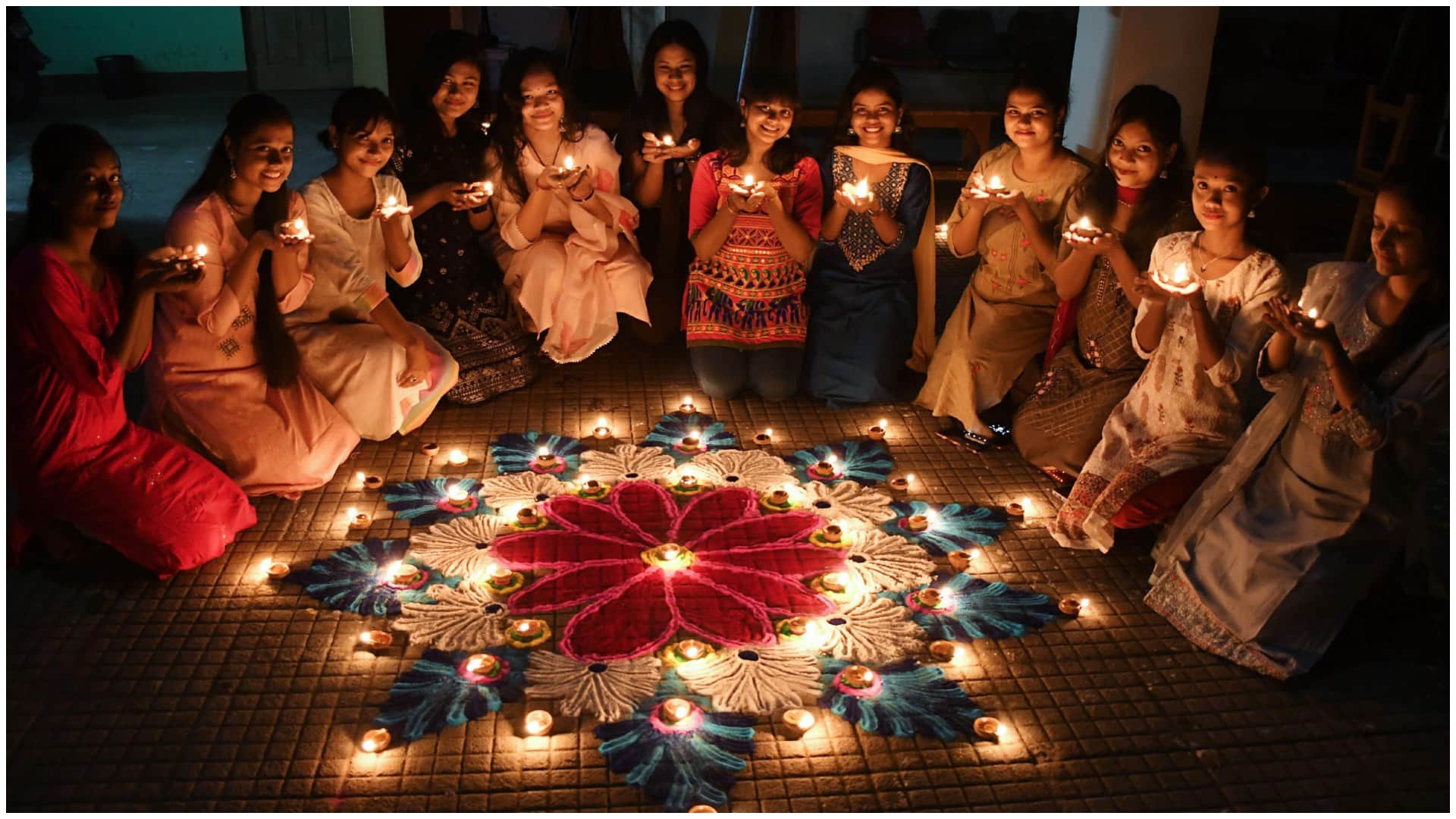 Diwali celebrated in country and world the sky lit up with lights See the excitement of festivals in pictures