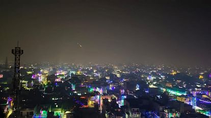 Diwali 2023: लखनऊ में दीपावली की धूम... जगमगाया आकाश; गणेश लक्ष्मी के साथ ही बहीखाता और बसना का पूजन Diwali celebrations in Lucknow Along with the worship of Ganesh Lakshmi Bahikhata and Basna
