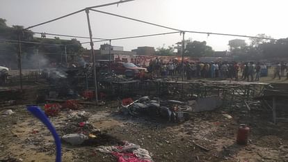 यूपी: मथुरा पटाखा बाजार में लापरवाही की आग, दमकल न तालाब में पानी; उठ रहे ये सवाल Fire broke out due to negligence in Mathura firecracker market