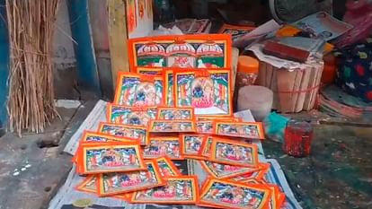 Gwalior News: हाथों से बने गणेश और लक्ष्मी के कैलेंडरों की विदेशों तक डिमांड, राष्ट्रपति और पीएम भी मुरीद Gwalior News Demand for hand made Ganesh and Lakshmi calendars reaches abroad