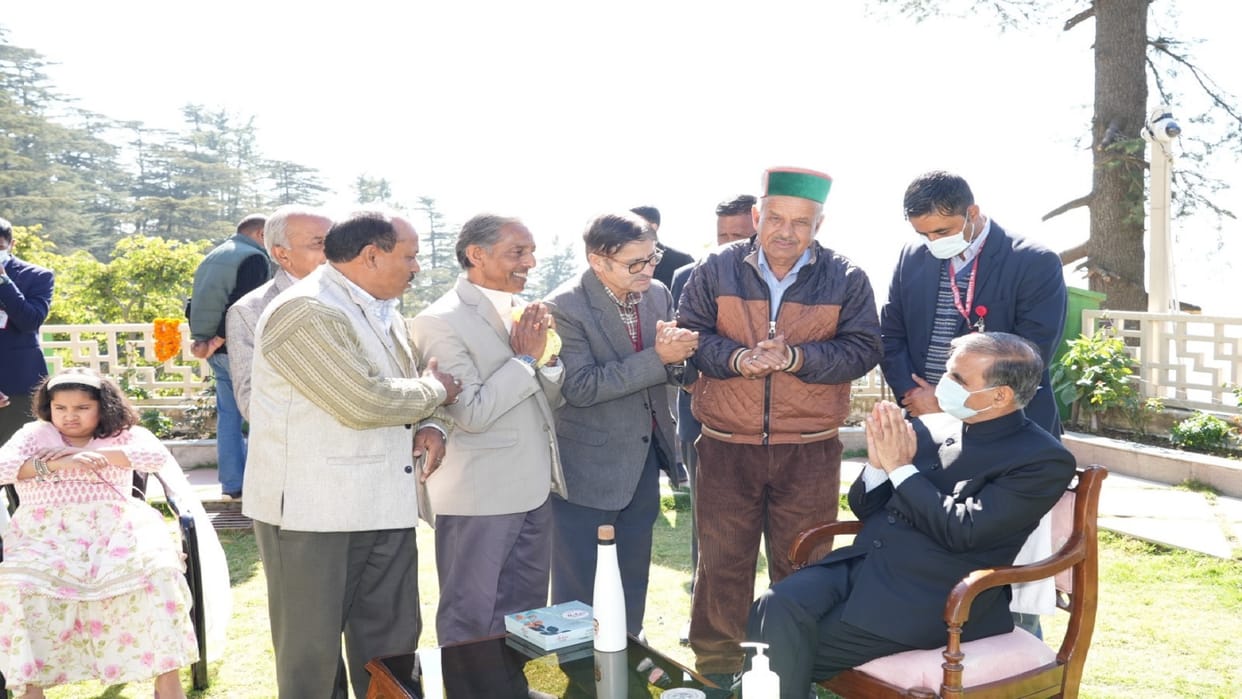 Chief Minister Sukhwinder Singh Sukhu celebrated Diwali with people at Oak Over, Congress workers were present