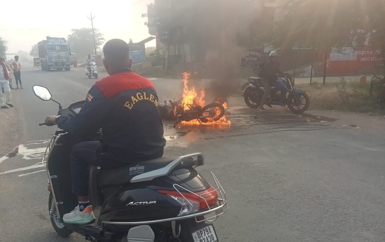 Moped caught fire due to bike collision, rider narrowly escaped, Kotwal said complaint has not been received y