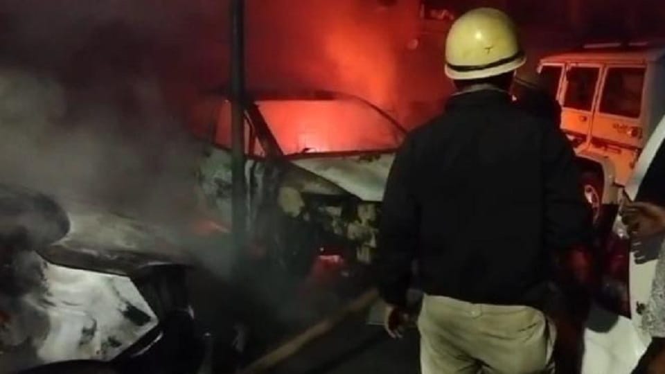 Two cars burnt due to fire in motor garage in Korba