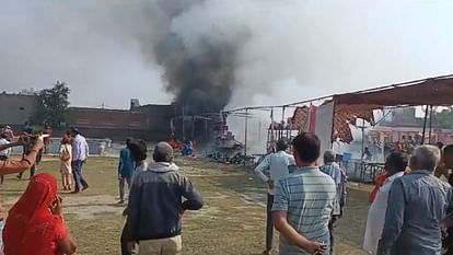 fire Broke Out in firecracker market in Mathura Many people including a policeman got burnt