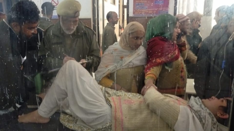 Jammu Kashmir: Road accident in Poonch ten people injured after Tata Sumo crashes