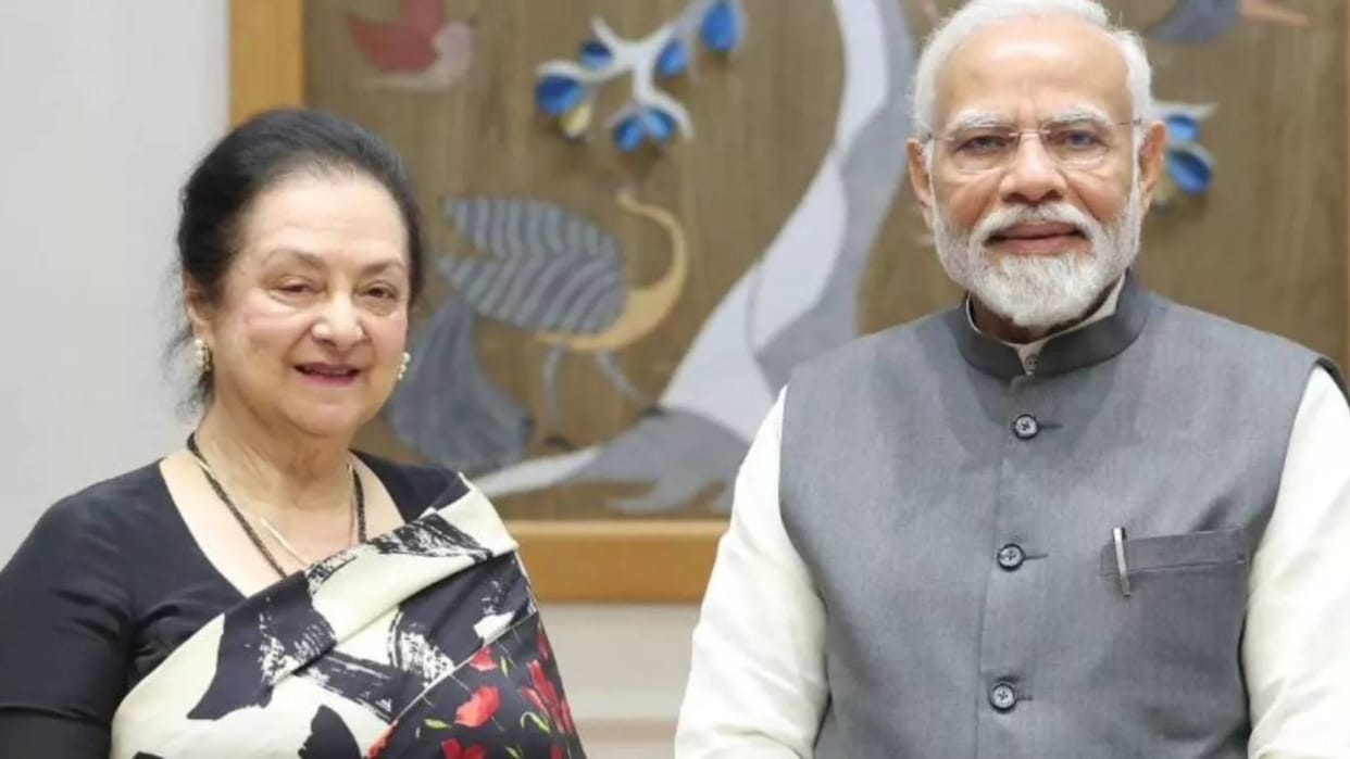saira banu meets pm narendra modi says she devastated after husband dilip kumar death but he gave her hope