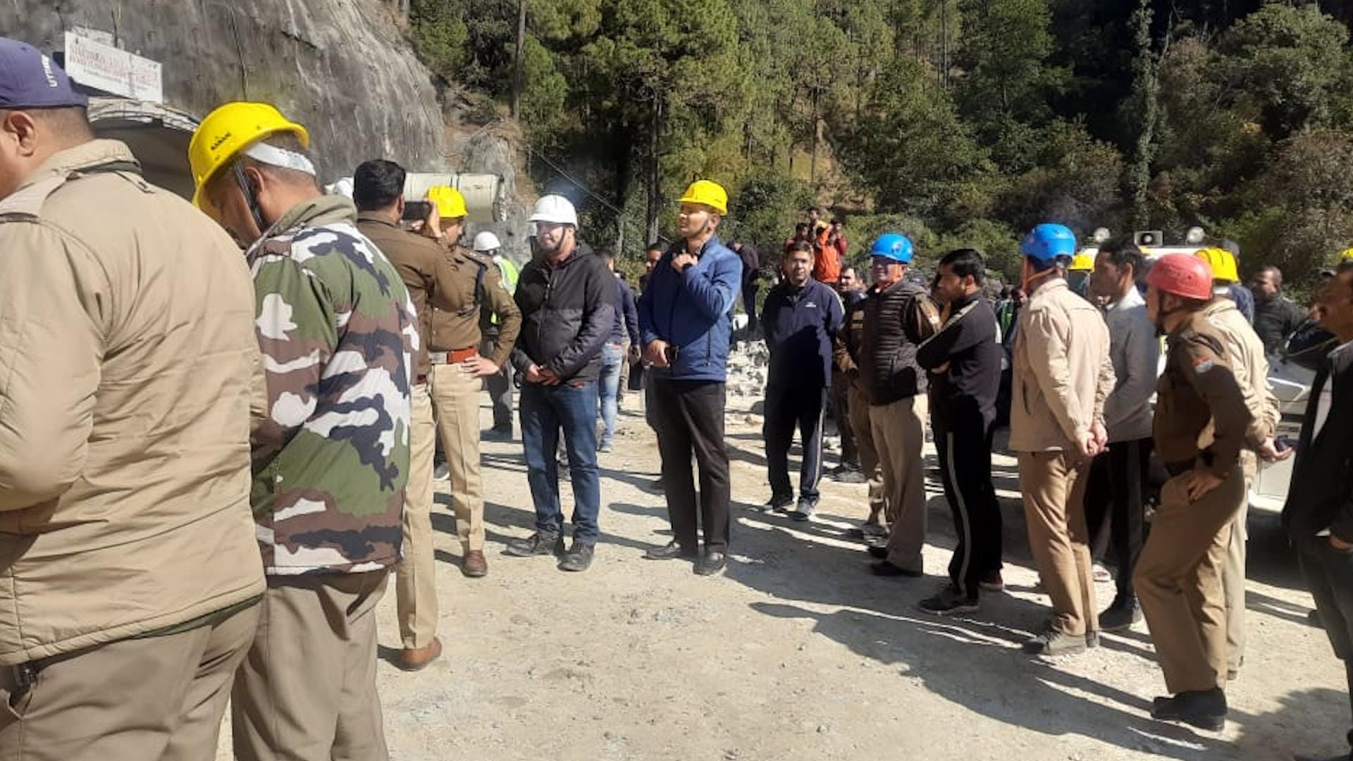 Uttarkashi Tunnel Collapse Landslide Talked to workers trapped in tunnel through walkie-talkie all safe