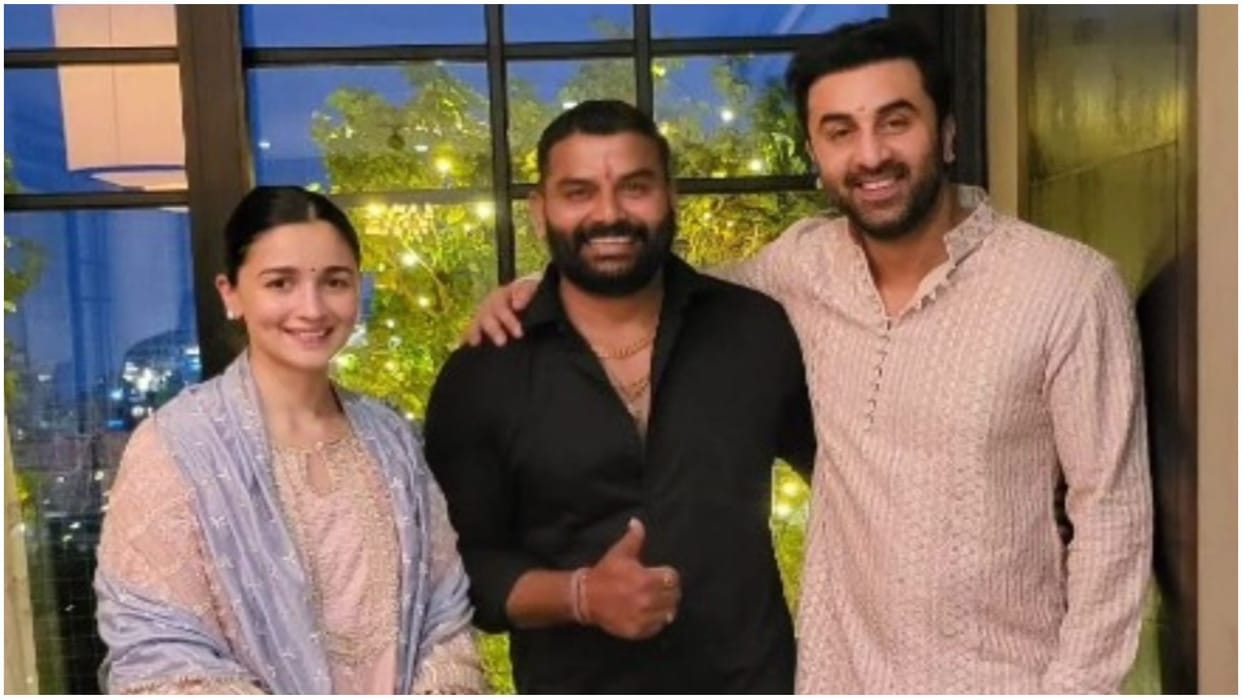 Animal Star Ranbir Kapoor and Alia Bhatt Intimate Diwali at home with their close one see Photos