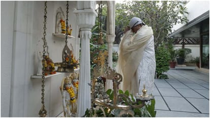Amitabh Bachchan seeks God blessings on Diwali extends warm wishes to fans Big B Shares Post On Social Media