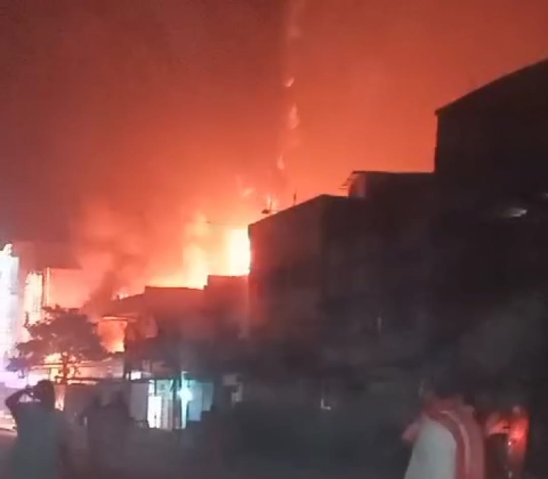 Bihar: Huge fire in Siwan, entire market burnt to ashes; Many people including policemen came and got burnt
