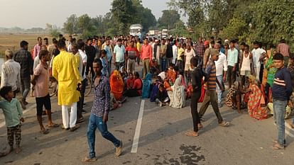 Dead bodies of two friends found floating in a pond in Bahraich family members blocked highway in protest