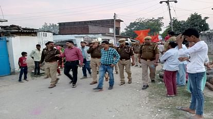 Dispute between two communities during idol immersion in Maharajganj police forces deployed from several polic