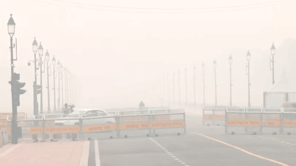 Air Pollution in Delhi NCR: Delhi, Noida, Ghaziabad and Gurugram Photos After Diwali Last Night