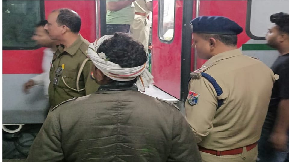 Shaheed Express stood on track for 45 minutes due to fire alarm