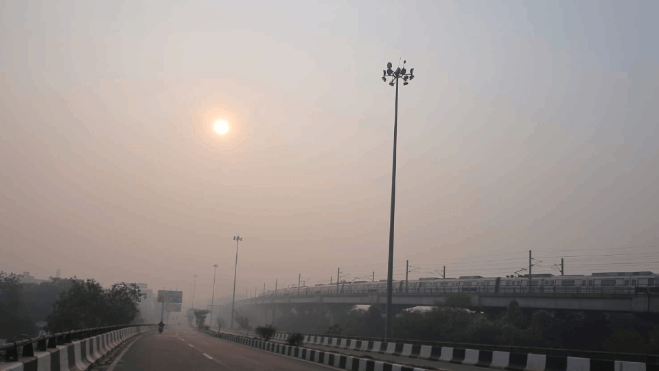 Air Pollution in Delhi NCR: Delhi, Noida, Ghaziabad and Gurugram Photos After Diwali Last Night