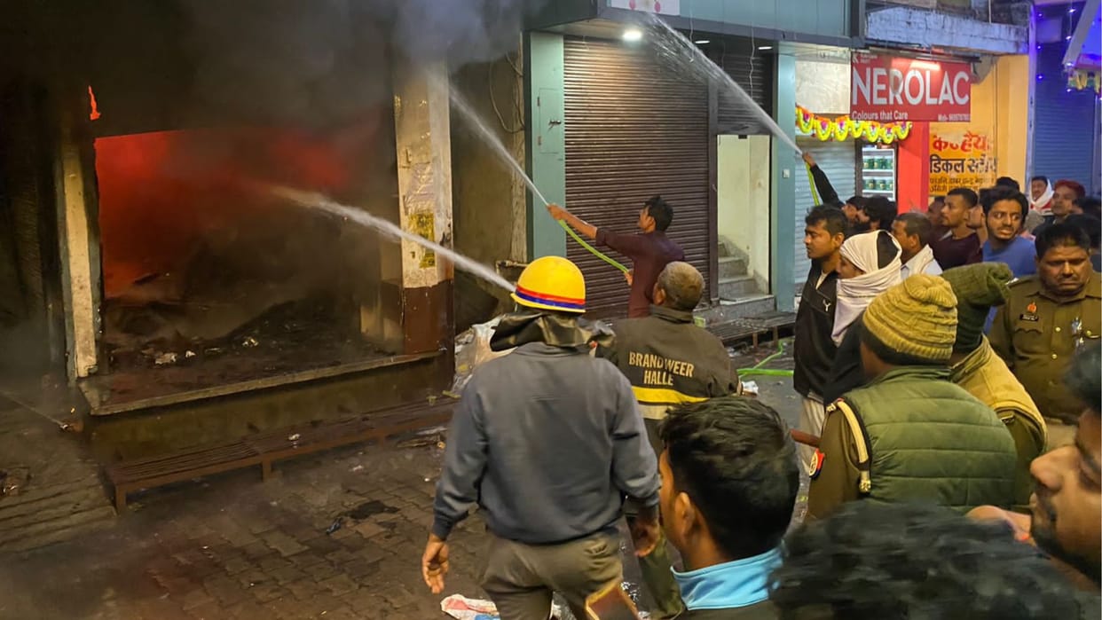 Massive fire in shop at Maharajganj Up