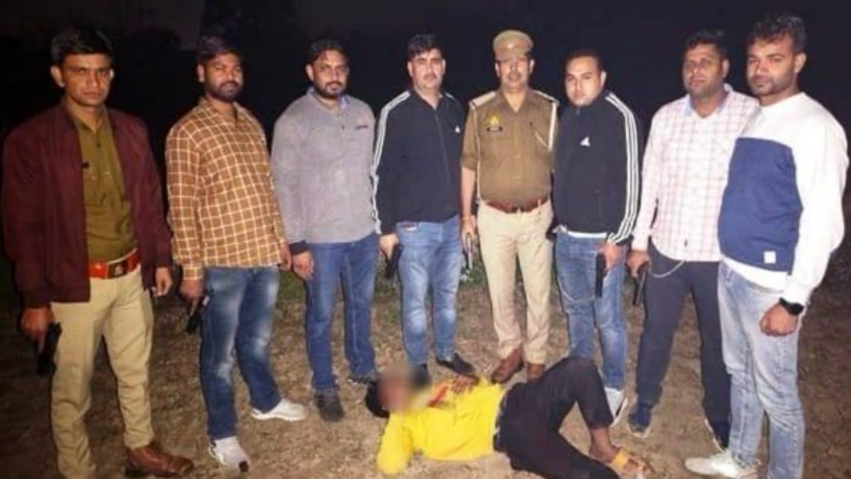 Encounter between police and cattle smugglers in Baghpat and two rewarded criminals arrested