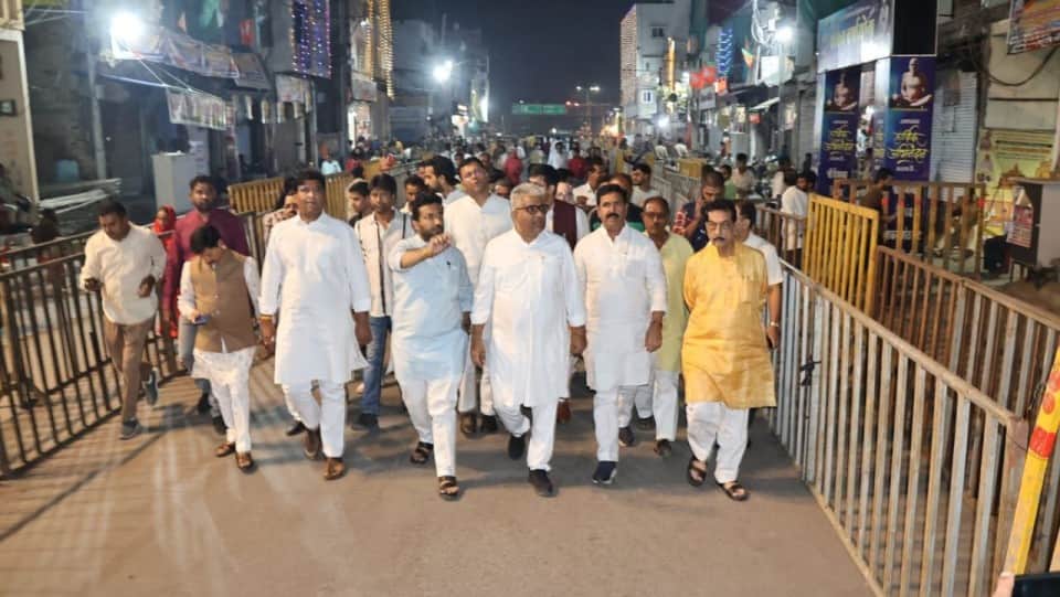 pm narendra modi indore road show