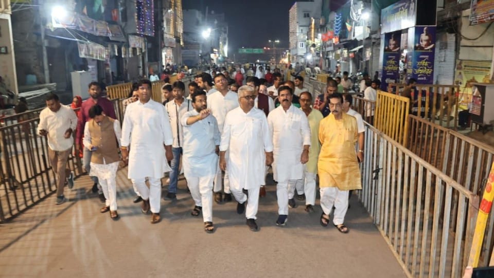 pm narendra modi indore road show