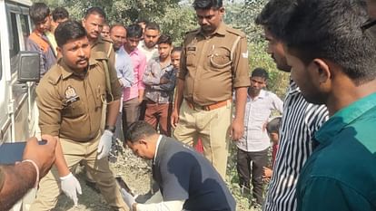 Shahjahanpur: दिवाली वाले दिन युवक ने कर ली आत्महत्या, पेड़ से लटका मिला शव; भाई से हुई थी कहासुनी young man dead body found hanging from tree outside the village in Shahjahanpur