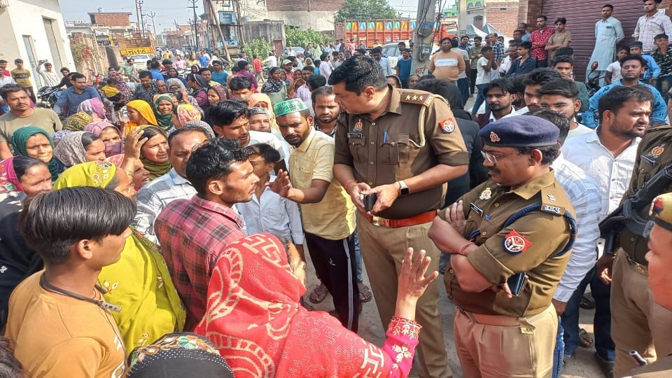 Sambhal: Bloody body of a relative woman recovered, SP reached the spot