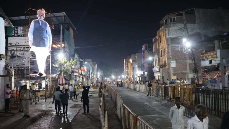 pm narendra modi indore road show