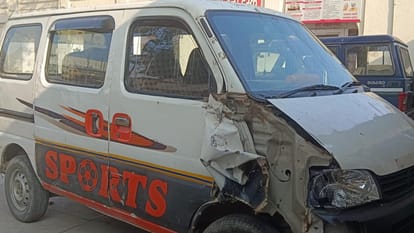 Rampur: Uncontrolled car crushed bike riders in Shahbad, two sisters died, son seriously injured.