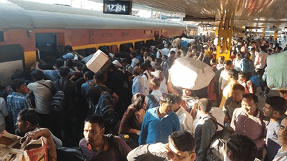 platform tickets at New Delhi and Anand Vihar stations closed till 18th November on Diwali and Chhath puja
