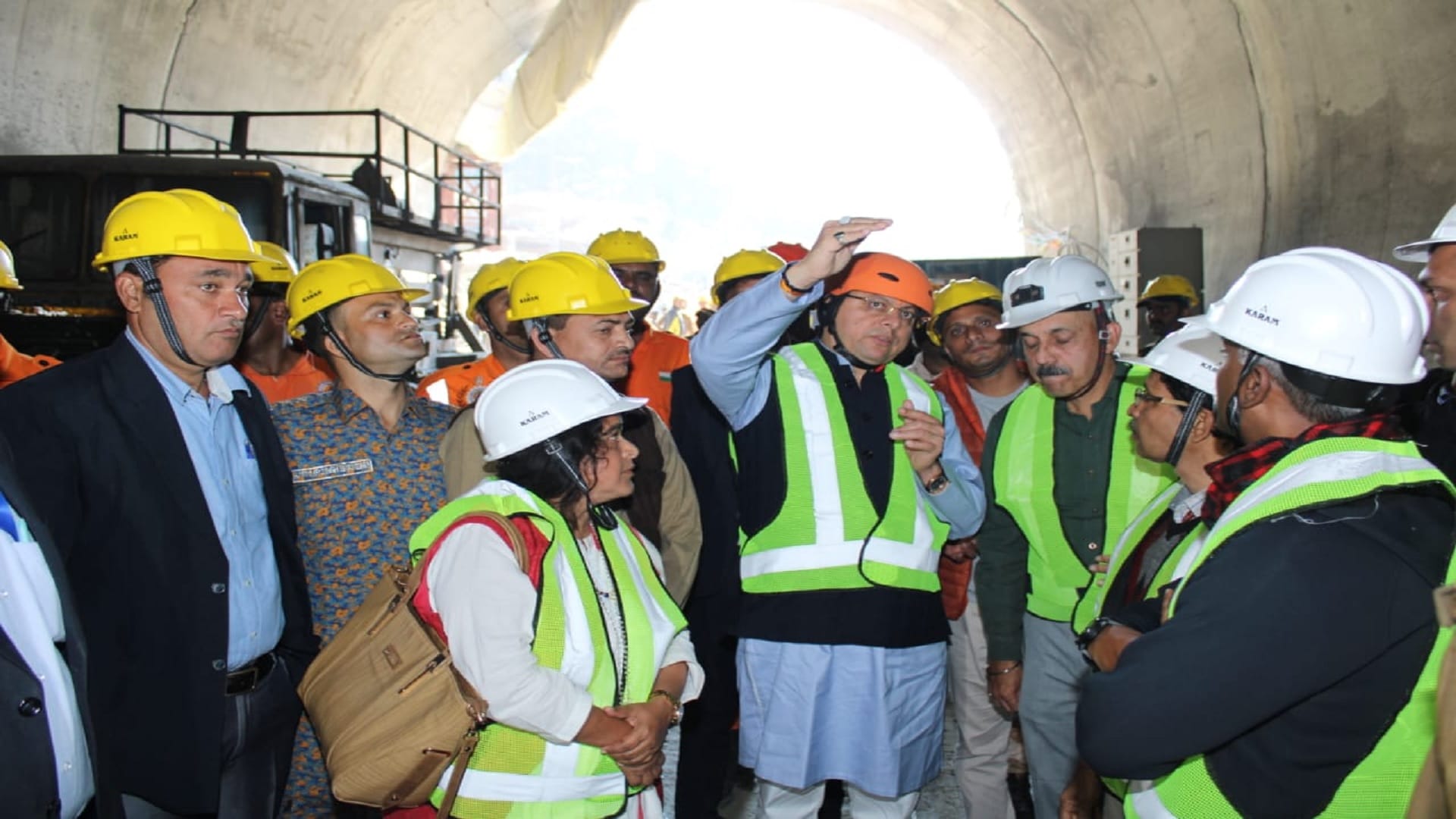 Uttarkashi Tunnel Collapse Landslide May take two more days to rescue trapped labourses Read all Updates