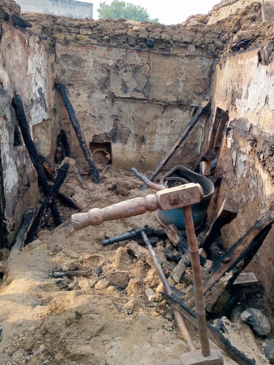 Baghpat: Fire broke out in a kutcha house in Daha village, two goat kids burnt to death