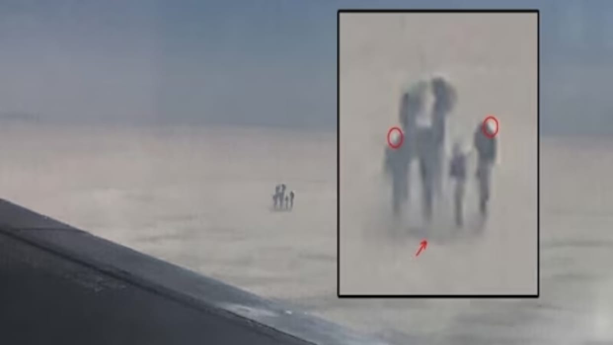 Ajab-Gajab: man captures alien familyon cloud while travelling to flight pic viral