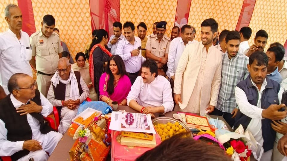 BJP leader Kuldeep Bishnoi followed his father tradition, fed laddus to supporters on Ram Rami