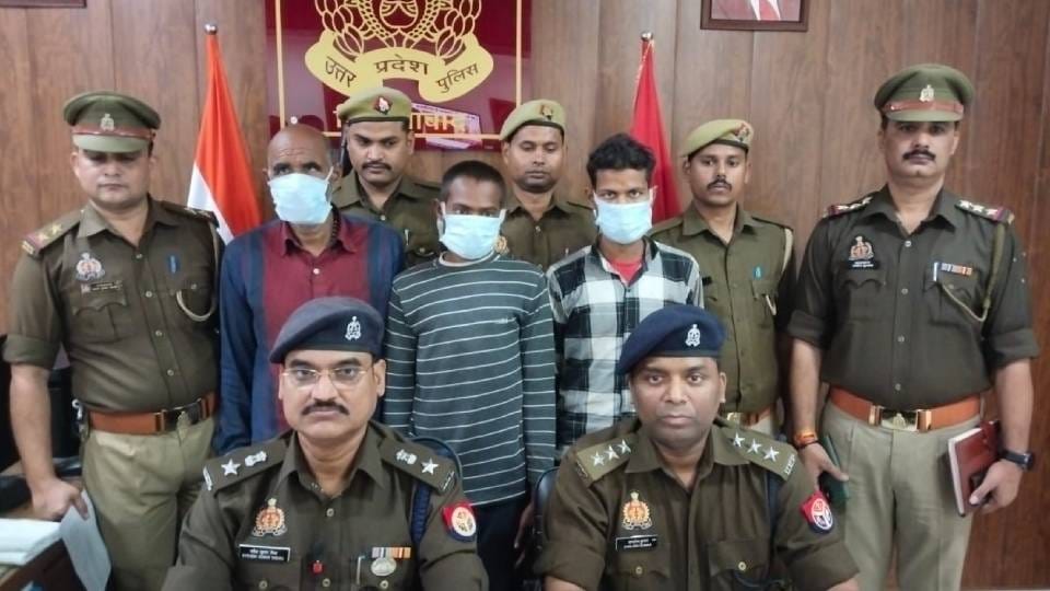Police arrested three accused in case of sand laborer murder case in Firozabad