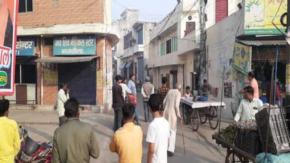 Gajraula: Monkey dies after being hit by vehicle, attackers blocking people's way