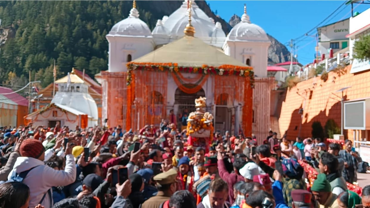 Gangotri Dham doors closed for winter maa Ganga Doli Char Dham dham doors closing process Badrinath