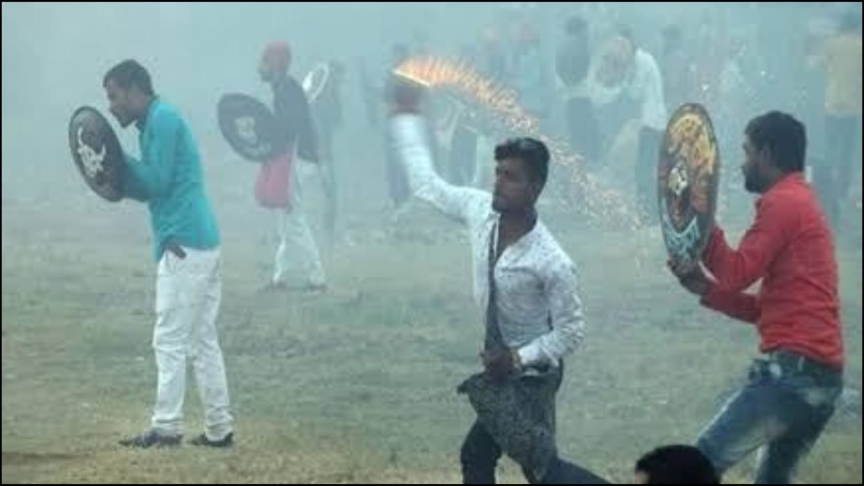 several injured during Hingot festival in Indore marked by throwing of flaming gunpowder-filled fruits