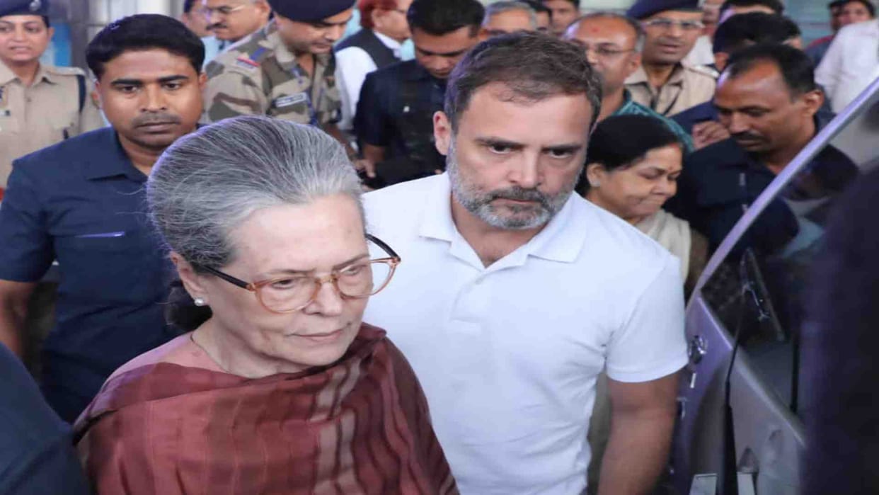 On the advice of doctors, Sonia Gandhi will stay in Jaipur to avoid Delhi's pollution.
