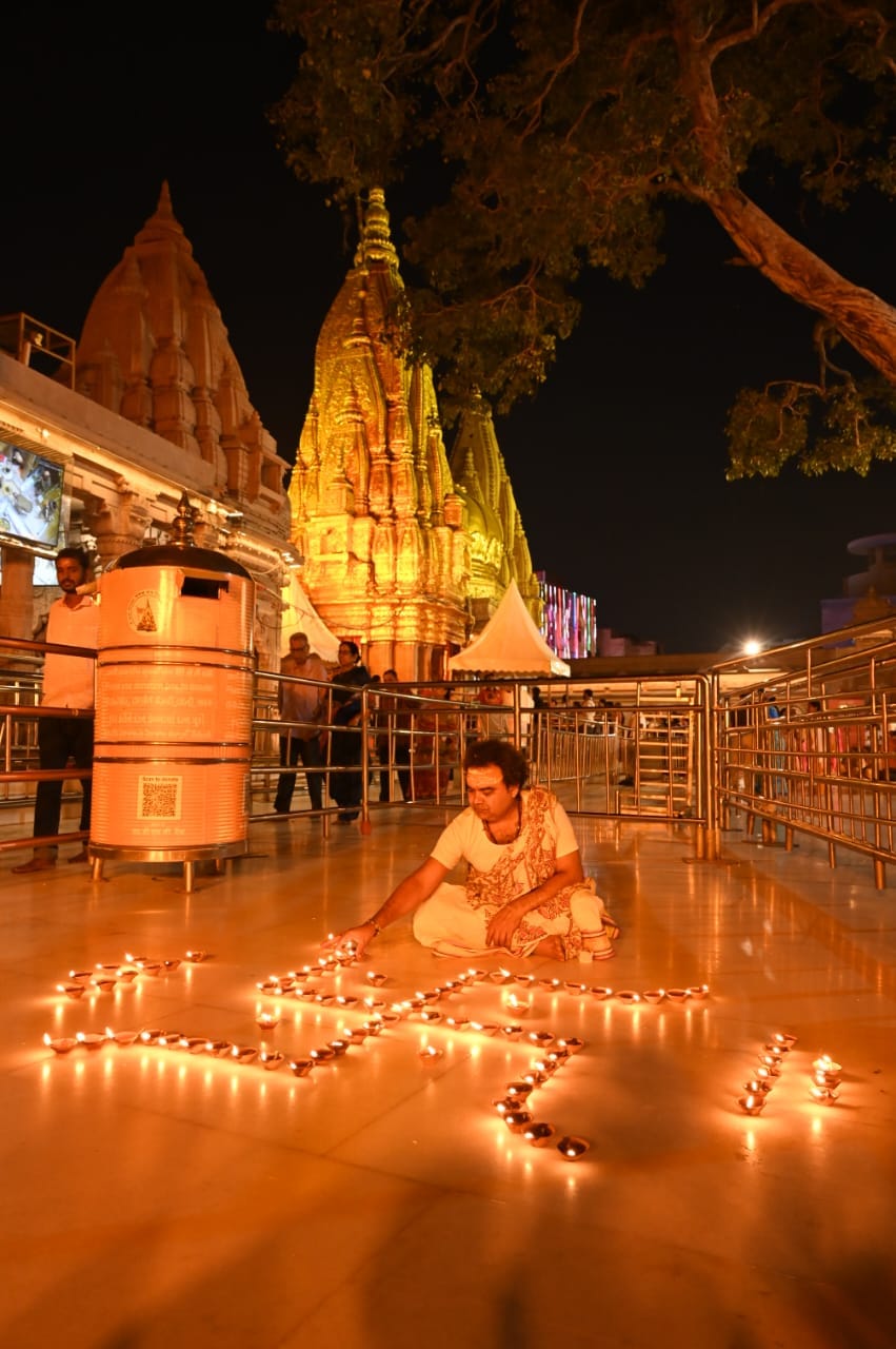 Varanasi's Diwali in pictures: Kashipuradhipati's courtyard lit up with lamps, Shri Ram seen amidst nine feet