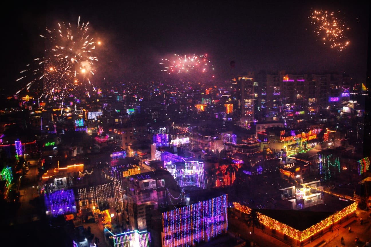 Varanasi's Diwali in pictures: Kashipuradhipati's courtyard lit up with lamps, Shri Ram seen amidst nine feet