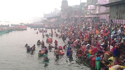 bhai dooj 2023 Brother Sisters Take Holy Bath In Yamuna On Yama Dwitiya