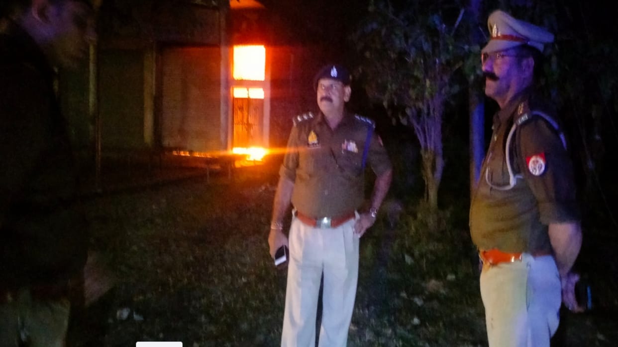 Bijnor News: Fire broke out in Chaudhary Auto Repairs, and five bikes burnt
